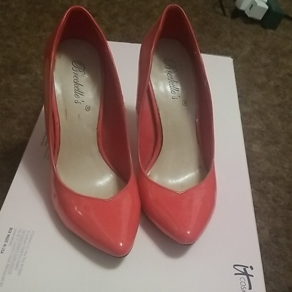 Heels - Picture 4 of 4